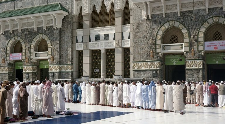Saudi Arabia suspends Hajj for outsiders over coronavirus