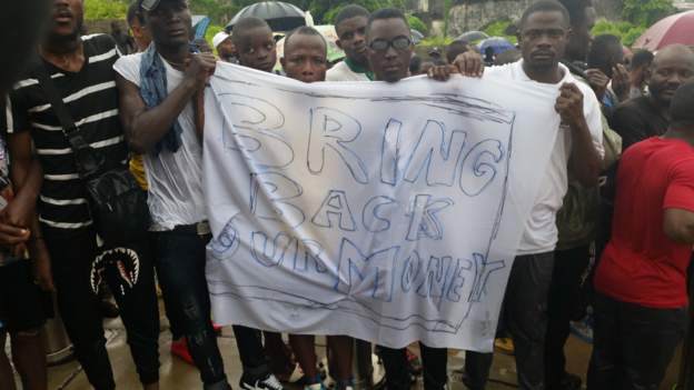 Liberians protest banknote