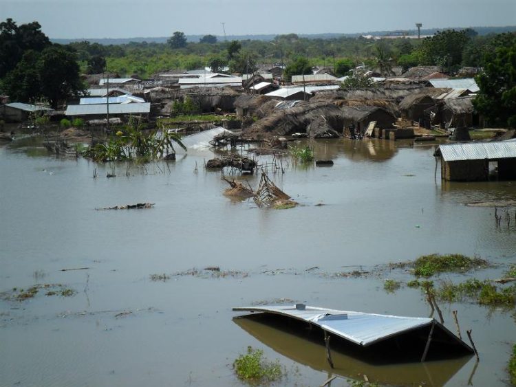 Floods in Ghana destroy houses, displacing many people - Africa Feeds