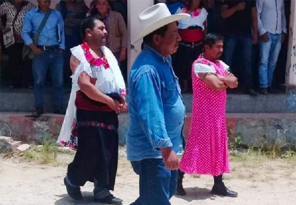 Mexican mayor dresses as woman