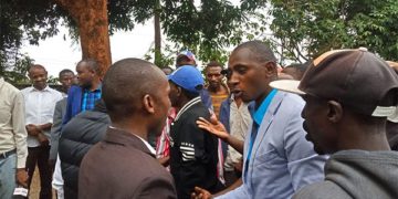 Kenyan MPs fight in church