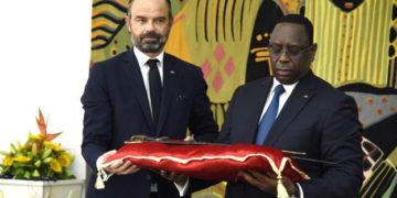 France returns sword to senegal