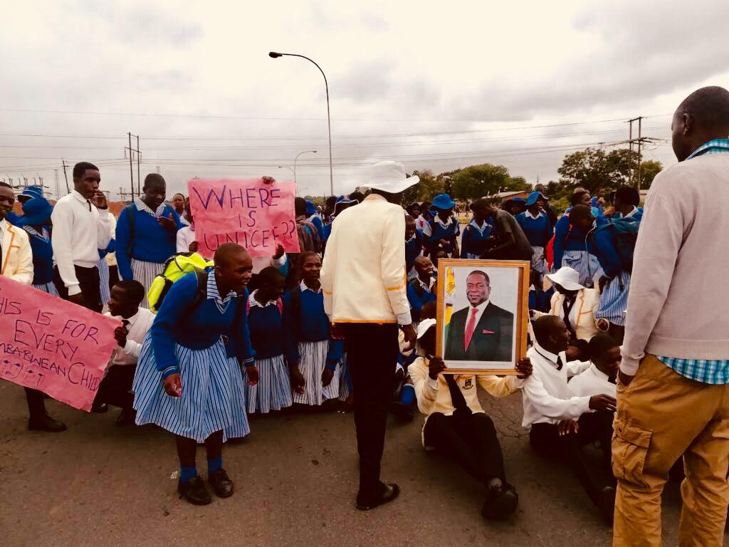 Zimbabwe teachers and students protest