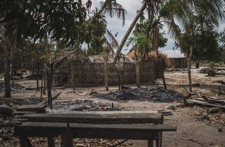 Mozambique: Government forces bury tortured fighters in mass graves