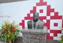 Statue of former Niger President