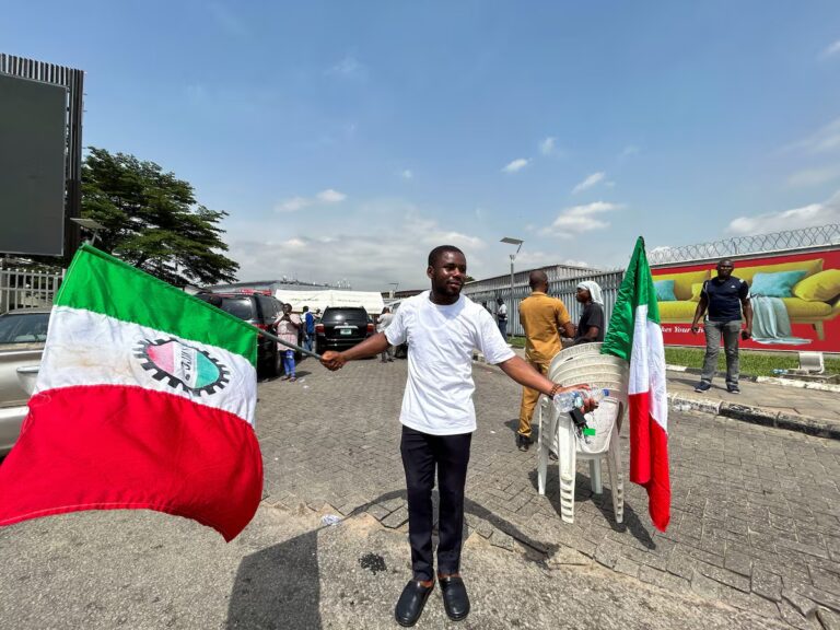 Nigeria: Labour unions suspend strike to hold talks with government