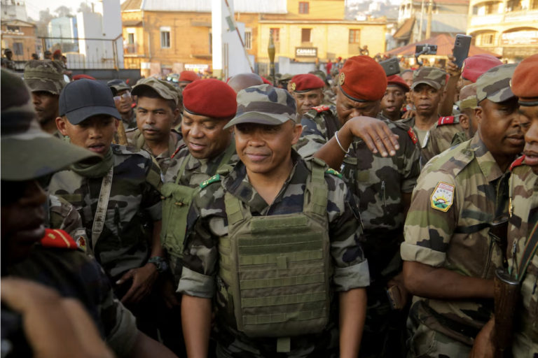 Madagascar: Coup leader Randrianirina sworn in as president